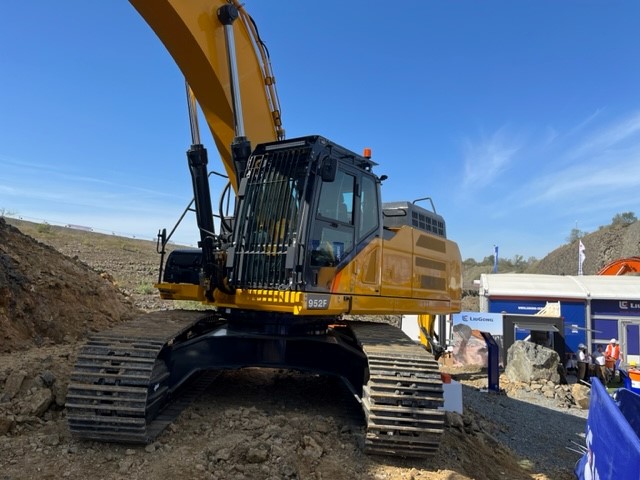 LiuGong's new 952F excavator on show at steinexpo